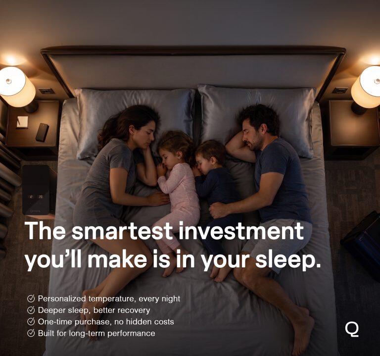 Family of four asleep on a temperature-regulated bed with the Qimora Sleep Core at the bedside